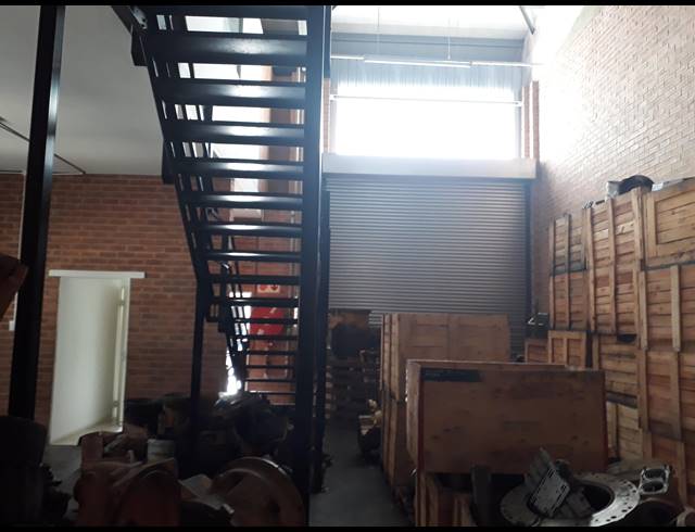 190M² WAREHOUSE TO LET IN SEBENZA